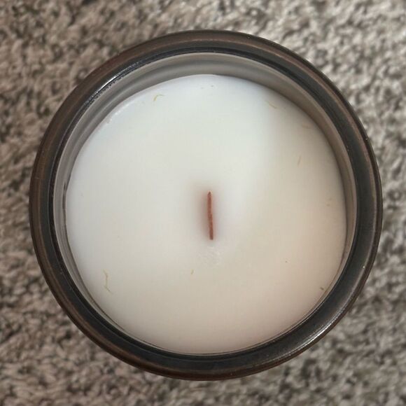 Threshold, whiskey + oak crackling wick candle - Picture 3 of 6